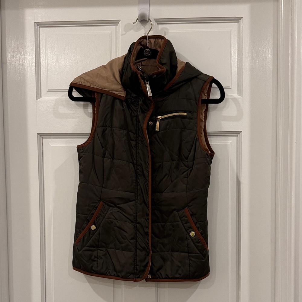 Vince Camuto Quilted Vest with Green and Brown Accents